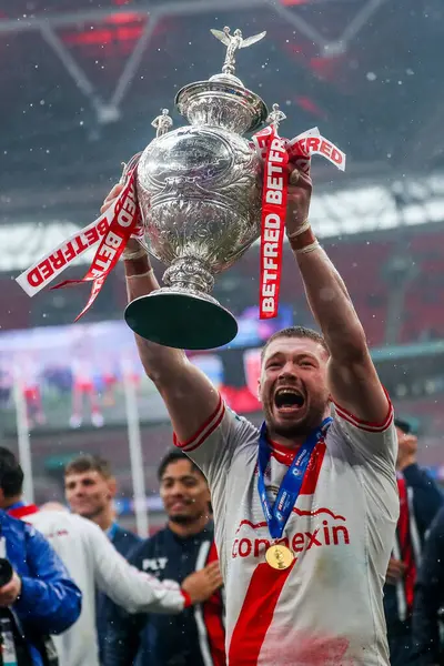 Hull KR, Betfred Challenge Kupası 'nı 7 Haziran 2025' te Wembley Stadyumu 'nda oynanan Betfred Challenge Cup final Warrington Wolves vs Hull KR maçından sonra kaldırdı.