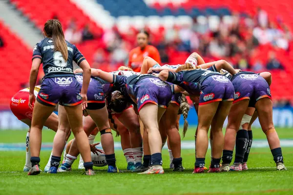 St Helens ve Wigan Warriors, 7 Haziran 2025 'te İngiltere' nin Wembley Stadyumu 'nda düzenlenen Betfred Kadınlar Yarışması Finali' nde Wigan Warriors 'a karşı mücadele ederler.