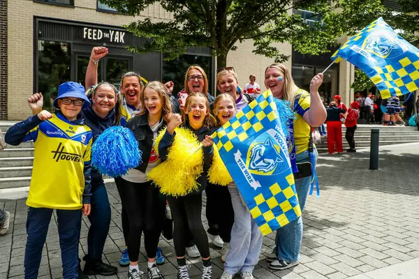 Taraftarlar, Wembley Stadyumu 'na 7 Haziran 2025' te oynanan Betfred Challenge Cup Final Warrington Wolves vs Hull KR karşılaşmasından önce geldi.