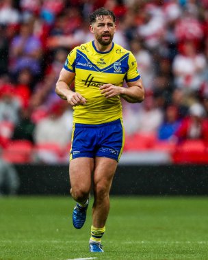 Warrington Wolves 'un Toby King' i, 7 Haziran 2025 'te Londra, Wembley Stadyumu' nda oynanan Betfred Challenge Cup Final Warrington Wolves vs Hull KR maçında iş başında.