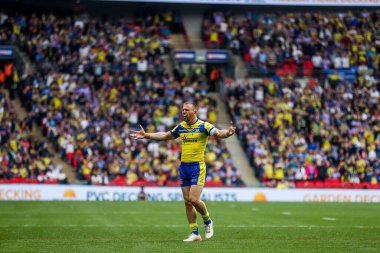 Warrington Wolves 'tan Matt Dufty, 7 Haziran 2025' te Wembley Stadyumu 'nda oynanan Betfred Challenge Cup Final Warrington Wolves vs Hull KR maçında tepki gösterdi.