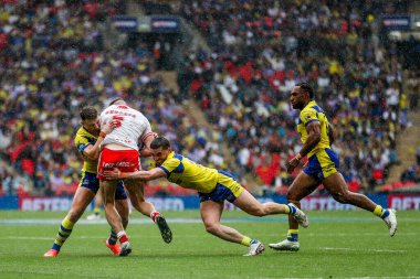Warrington Wolves 'tan Adam Holroyd, 7 Haziran 2025' te Wembley Stadyumu 'nda oynanan Betfred Challenge Cup Final Warrington Wolves vs Hull KR maçında mücadele etti.