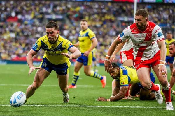 Warrington Wolves 'tan Adam Holroyd, daha sonra 7 Haziran 2025' te Wembley Stadyumu 'nda oynanan Betfred Challenge Cup Final Warrington Wolves vs Hull KR maçında elendi.