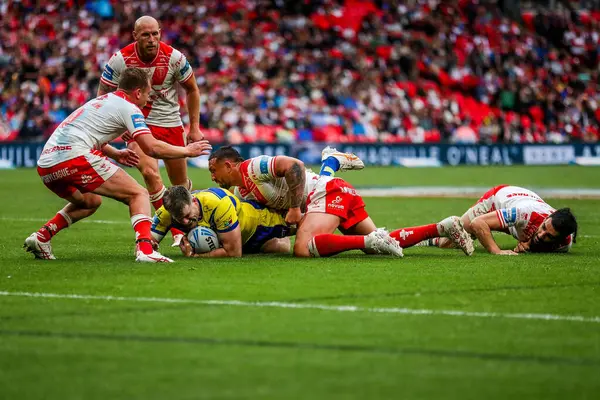 Warrington Wolves takımından Lachlan Fitzgibbon, 7 Haziran 2025 'te Wembley Stadyumu' nda oynanan Betfred Challenge Cup Final Warrington Wolves vs Hull KR maçında rakibi oldu.