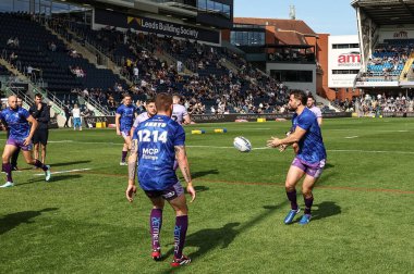 Warrington Wolves 'un Toby King' i 14 Haziran 2025 'te Headingley Stadyumu' nda oynanan Betfred Süper Lig karşılaşmasında ısındı.