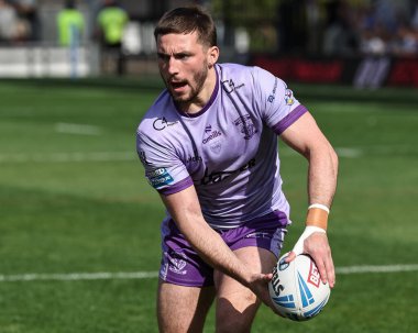 Warrington Wolves 'tan Adam Holroyd 14 Haziran 2025' te Headingley Stadyumu 'nda oynanan Betfred Süper Lig karşılaşmasında ısındı.