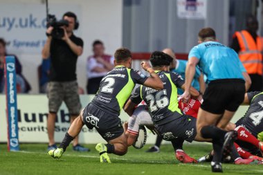 Hull KR 'dan Mikey Lewis, 13 Haziran 2025' te İngiltere 'nin Hull kentinde Kingston' da bulunan Sewell Group Craven Park 'ta oynanan Betfred Süper Lig 14. Hull KR-Catalans Dragons maçında bir deneme için sahaya çıkıyor.