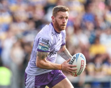 Warrington Wolves takımından Marc Sneyd 14. Leeds Gergedan ve Warrington Wolves maçında topla birlikte Headingley Stadyumu, Leeds, İngiltere, 14 Haziran 2025