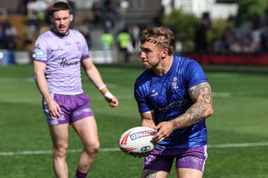 Warrington Wolves 'tan Sam Powell 14 Haziran 2025' te Headingley Stadyumu 'nda oynanan Betfred Süper Lig karşılaşmasında ısındı.