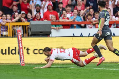 Hull KR 'dan James Batchelor, 13 Haziran 2025' te İngiltere 'nin Hull kentinde bulunan Kingston Grubu Craven Park' ta 14. Hull KR 'a karşı yapılan Betfred Süper Lig Raundu' nda şansını deniyor.