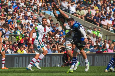 Leicester Tigers takımından Cameron Henderson, Gallagher Premiership play-off Finali 'nde Ben Spencer' a karşı Allianz Stadyumu, Twickenham, Birleşik Krallık, 14 Haziran 2025 'de oynanan Rugby - Leicester Tigers maçında hücum etti.