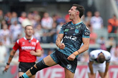 Leoparlar 'dan David Armstrong, 15 Haziran 2025' te Birleşik Krallık 'ın Wakefield kentindeki DIY Kitchens Stadyumu' nda oynanan 14. Betfred Süper Lig karşılaşmasında attığı golü kutluyor.