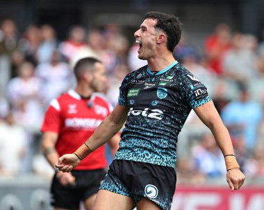 Leoparlar 'dan David Armstrong, 15 Haziran 2025' te Birleşik Krallık 'ın Wakefield kentindeki DIY Kitchens Stadyumu' nda oynanan 14. Betfred Süper Lig karşılaşmasında denemesini kutluyor.