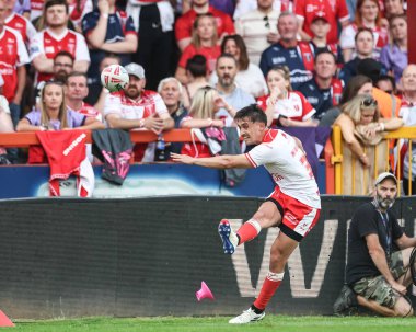 Hull KR 'dan Arthur Mourgue, 13 Haziran 2025' te İngiltere 'nin Hull kenti Kingston' da oynanan Sewell Group Craven Park 'ta oynanan 14. Hull KR-Catalans Dragons maçında bir gol için dönüştürüldü.