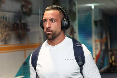 Warrington Wolves takımından Paul Vaughan 14. Leeds Gergedan ve Warrington Wolves maçında Birleşik Krallık 'ın Leeds Stadyumu' na geldi.