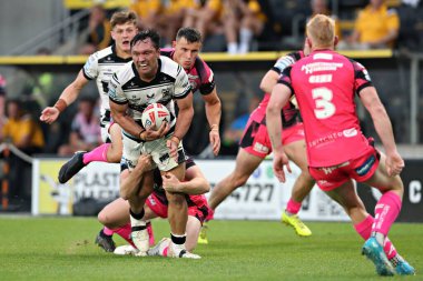 Hull F.C. 'den Jordan Rapana. Castleford Tigers 'dan Rowan Milnes, 13 Haziran 2025' te MKM Stadyumu 'nda 14. Hull FC Castleford Tigers' a karşı oynadığı Betfred Süper Lig karşılaşmasında rakibi oldu.