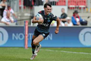 Leoparlar 'dan David Armstrong, 15 Haziran 2025' te Birleşik Krallık 'ın Wakefield Stadyumu' ndaki Wakefield Trinity-Leigh Stadyumu maçında 14.