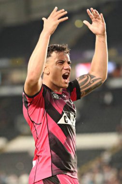 Castleford Tigers takımından Daejarn Asi, 13 Haziran 2025 'te MKM Stadyumu' nda oynanan 14. Hull FC-Castleford Tigers karşılaşmasını kutluyor.