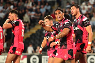 Castleford Tigers takımından Tom Amone, 13 Haziran 2025 'te MKM Stadyumu' nda oynanan 14. Hull FC Castleford Tigers maçında denemesini kutluyor.