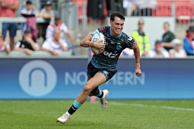 Leoparlar 'dan David Armstrong, 15 Haziran 2025' te Birleşik Krallık 'ın Wakefield Stadyumu' ndaki Wakefield Trinity-Leigh Stadyumu maçında 14.