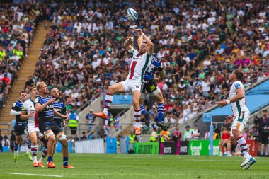 Leicester Tigers 'dan Freddie Steward ve Bath' dan Will Muir Gallagher Premiership play-off Finali sırasında Allianz Stadyumu, Twickenham 'da Leicester Tigers' a karşı 2025 Bath Rugby maçı, 14 Haziran 2025