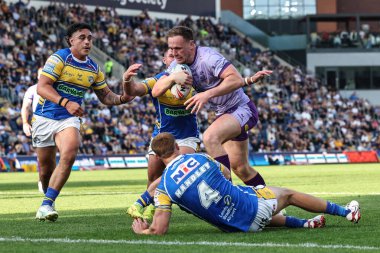 Warrington Wolves takımından Ben Currie, 14 Haziran 2025 'te Headingley Stadyumu' nda oynanan 14. Leeds Gergedanı - Warrington Wolves karşılaşmasında bir deneme için sahaya çıkıyor.