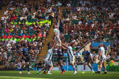 Leicester, İngiltere 'nin Twickenham kentindeki Allianz Stadyumu' nda oynanan 2025 Bath Rugby - Leicester Tigers play-off finalinde play-out 'u kazandı.