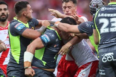 Katalan Ejderhaları 'ndan Benjamin Garcia' nın 13 Haziran 2025 'te İngiltere' nin Hull kentindeki Sewell Group Craven Park 'ta 14. Hull KR' a karşı Catalans Ejderhalarına karşı oynadığı Betfred Süper Ligi raundunda çıkardığı kırmızı kart.