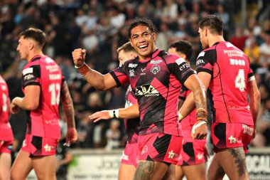 Castleford Tigers takımından Tom Amone, 13 Haziran 2025 'te MKM Stadyumu' nda oynanan 14. Hull FC Castleford Tigers maçında denemesini kutluyor.