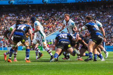 Leicester Tigers takımından Francois van Wyk Gallagher Premiership play-off finalinde Solomone Kata 'yı yendi. 2025 Bath Rugby - Leicester Tigers maçında Twickenham Stadyumu, 14 Haziran 2025