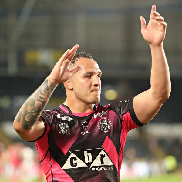 Castleford Tigers takımından Liam Horne, 13 Haziran 2025 'te MKM Stadyumu' nda 14. Hull FC Castleford Tigers 'a karşı oynadığı Betfred Süper Lig karşılaşmasını kutluyor.