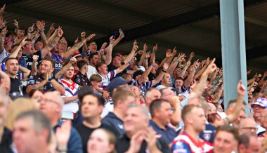 Wakefield taraftarları, Wakefield Trinity 'den Caius Faatili' nin 20 Haziran 2025 'te Wakefield, İngiltere' deki DIY Kitchens Stadyumu 'nda oynanan 15.