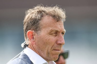 Yayıncı Mike Atherton 1. Rothesay Deneme Maçı 'nda İngiltere Hindistan' a karşı Headingley Kriket Sahası, Leeds, İngiltere, 20 Haziran 2025