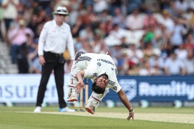 Hindistan Rishabh Pant, 1. Rothesay Test Maçı 2. Gün 'de Hindistan' a karşı Headingley Cricket Ground, Leeds, Birleşik Krallık, 21 Haziran 2025 'de bir asır (100 koşu) kutluyor.