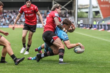 Hull FC 'den Davy Litten, Betfred Süper Lig 15. turunda Salford Red Devils Hull FC' ye karşı Salford Community Stadyumu, Eccles, Birleşik Krallık, 22 Haziran 2025 'de oynanan karşılaşmada topu deneme çizgisine attı.