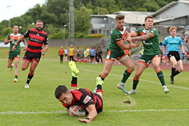 Barrow Raiders takımından Tee Ritson, 22 Haziran 2025 'te Güney Leeds Stadyumu' nda oynanan Betfred Şampiyonası maçında Hunslet RLFC - Barrow Raiders maçında gol attı.