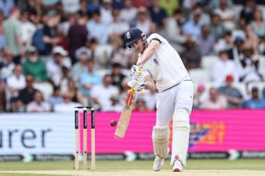İngiltere 'den Harry Brook 1. Rothesay Test Maçı' nda 4 (4), İngiltere 'nin Hindistan' a karşı 3. gününde Headingley Cricket Ground, Leeds, Birleşik Krallık 'ta 22 Haziran 2025' de 4 (4) vuruş yaptı.