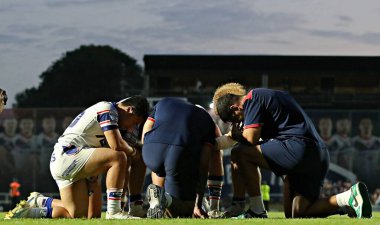 Wakefield Trinity 'den Mason Lino, Wakefield Trinity' den Caius Faatili, Wakefield Trinity 'den Caleb Hamlin-Uele ve Wakefield Trinity' den Seth Nikotemo 15 'inci Betfred Süper Ligi karşılaşmasında Wakefield Trinity' ye karşı Wigan Warriors maçının ardından kutlama yaptılar. 