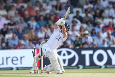 İngiltere 'den Ben Duckett, 1. Rothesay Test Maçı 2. Günü' nde Hindistan 'a karşı Headingley Cricket Ground, Leeds, İngiltere 21 Haziran 2025' de Hintli Jasprit Bumrah tarafından şaşkına çevrildi.