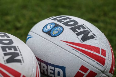 Warrington antrenman topu Betfred Süper Lig 'de Warrington Wolves' a karşı Huddersfield Giants maçı sırasında Halliwell Jones Stadyumu, Warrington, 21 Haziran 2025