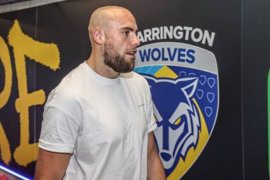 Warrington Wolves takımından James Harrison, Warrington Wolves 'un Huddersfield Giants' a karşı oynadığı Betfred Süper Lig maçında 21 Haziran 2025 'te Warrington, Warrington' daki Halliwell Jones Stadı 'na geldi.