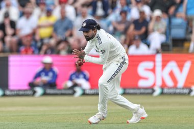 Hindistan 'dan KL Rahul topu 1. Rothesay Test Maçı' nda, 3. Gün İngiltere Hindistan 'a karşı Headingley Kriket Sahası, Leeds, Birleşik Krallık, 22 Haziran 2025