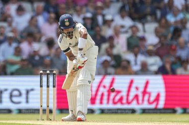 Hindistan 'dan KL Rahul, 1. Rothesay Test Maçı' nda Hindistan 'a karşı Headingley Kriket Sahası, Leeds, Birleşik Krallık' ta 20 Haziran 2025 'de oynanan 1.