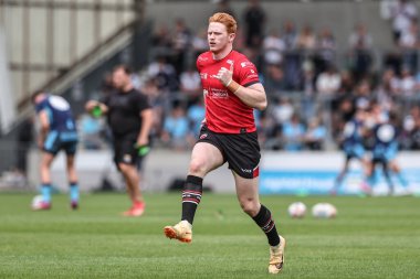 Salford Red Devils takımından Jonny Vaughan, Betfred Süper Lig 15. Maç öncesi ısınma turunda Salford Red Devils Hull FC 'ye karşı Salford Community Stadyumu, Eccles, Birleşik Krallık, 22 Haziran 2025