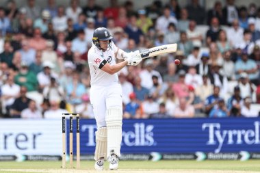 İngiltere 'den Jamie Smith, 1. Rothesay Deneme Maçı' nda iki koşu, 3. Gün İngiltere Hindistan 'a karşı Headingley Kriket Sahası, Leeds, Birleşik Krallık, 22 Haziran 2025