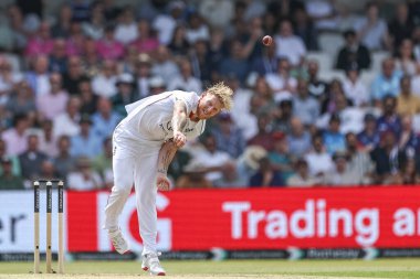 İngiltere kaptanı Ben Stokes topu 1. Rothesay Test Maçı 'nda Hindistan' a karşı Headingley Kriket Sahası, Leeds, Birleşik Krallık, 20 Haziran 2025 'te veriyor.