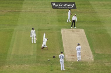 Hindistan Rishabh Pant, 1. Rothesay Test Maçı 2. Gün 'de Hindistan' a karşı Headingley Cricket Ground, Leeds, Birleşik Krallık, 21 Haziran 2025 'de bir asır (100 koşu) kutluyor.