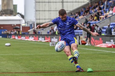 Warrington Wolves 'dan Marc Sneyd maç öncesi ısınma turunda 15. Betfred Süper Ligi karşılaşmasında Warrington Wolves, Huddersfield Giants' a karşı Halliwell Jones Stadyumu, Warrington, İngiltere, 21 Haziran 2025