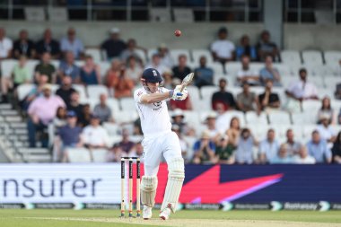 İngiltere 'den Harry Brook topa yüksekten vuruyor ve Hindistan' dan Muhammed Siraj 'ın eline geçiyor. Ancak Hindistan' dan Jasprit Bumrah üçüncüsünü atıyor. 1. Rothesay Test Maçı 2. 