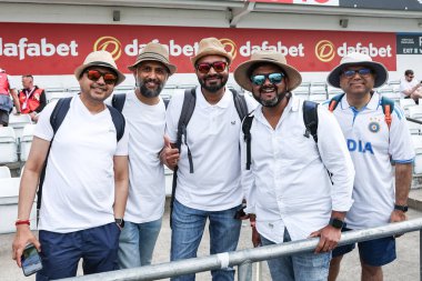 Bir grup Hintli taraftar, 1. Rothesay Test Maçı, 3. Gün İngiltere Hindistan 'a karşı Headingley Kriket Sahası, Leeds, İngiltere, 22 Haziran 2025